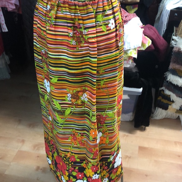 Vintage 1960’s maxi hippie skirt- stripes with large floral- zipper, metal clasp - Picture 7 of 8